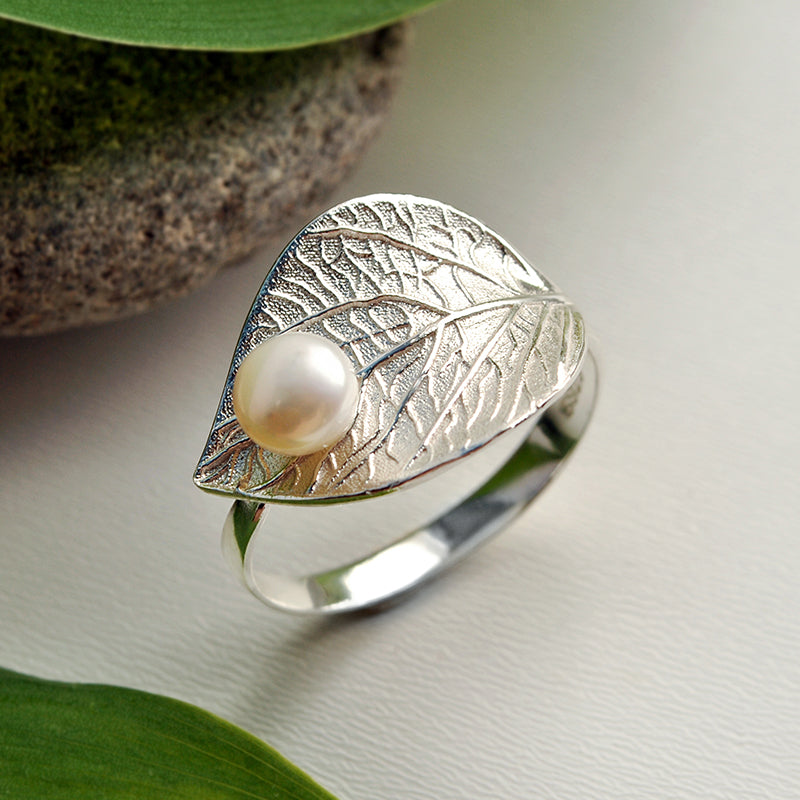 Pearl on the Leaf Ring in 925 Silver and 18K Gold Plated